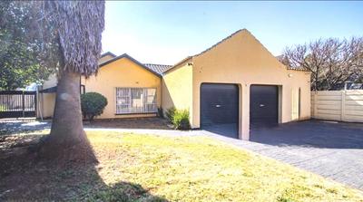 House For Sale in Glenanda, Johannesburg